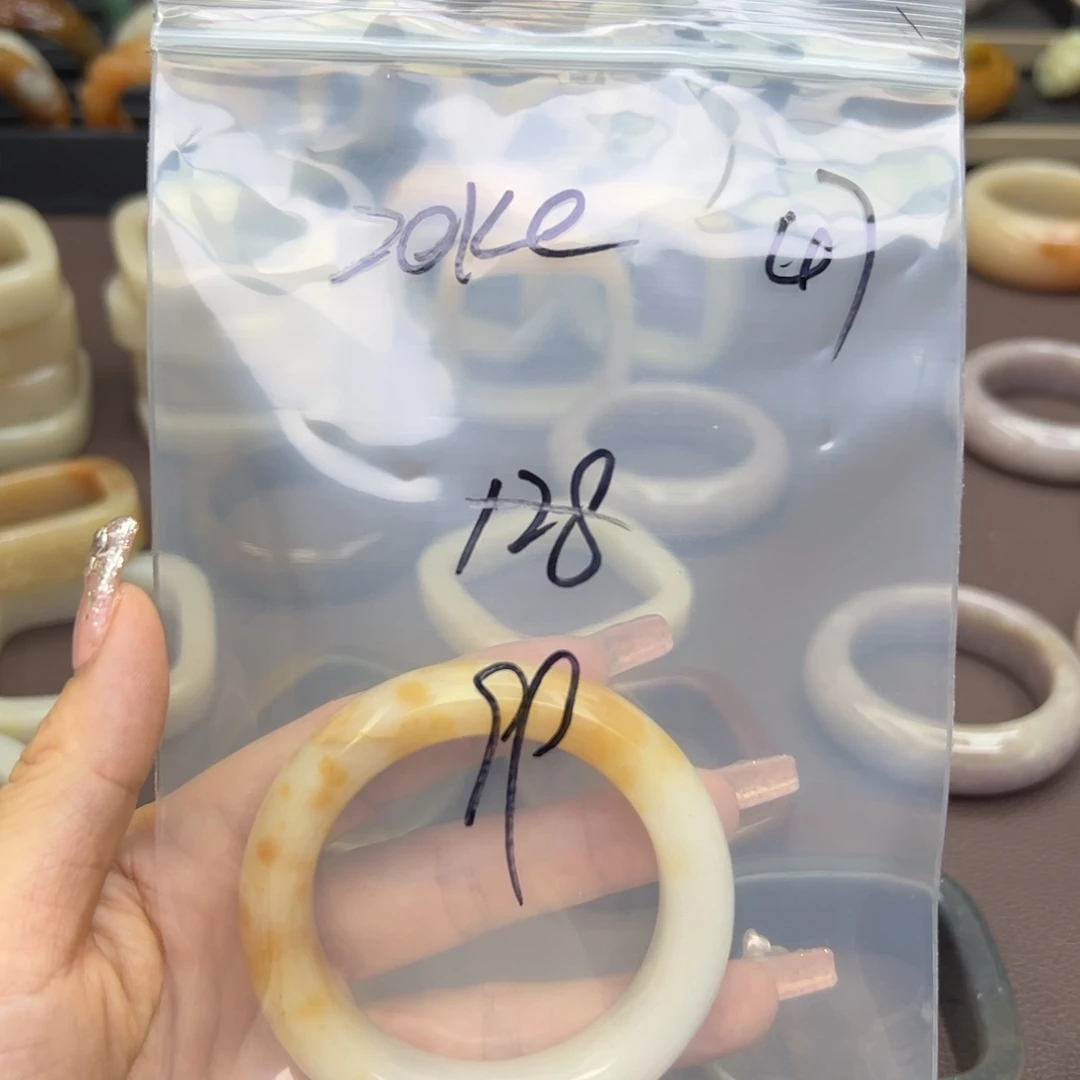 石英质玉手镯未镶嵌Z**e