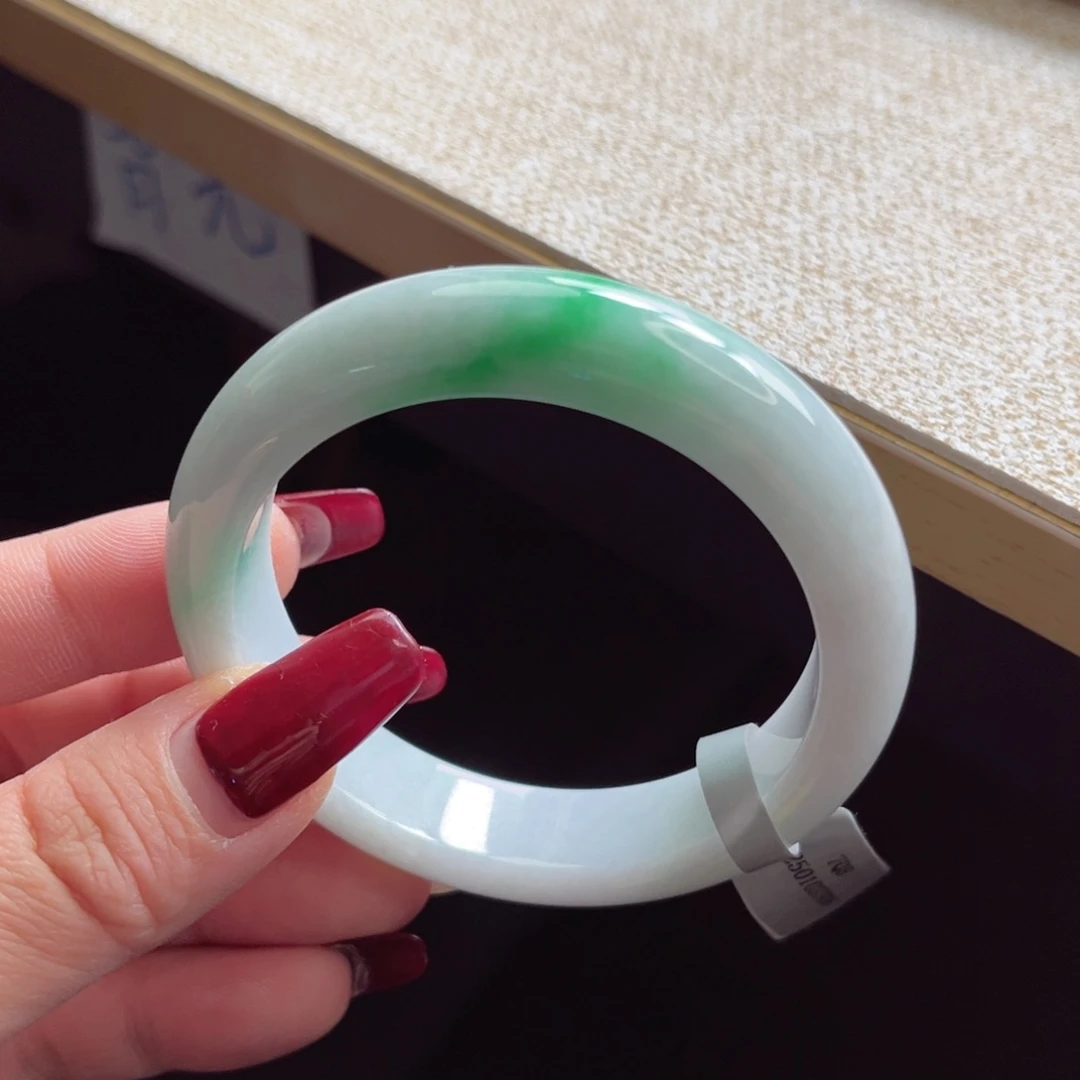 翡翠手镯未镶嵌手镯