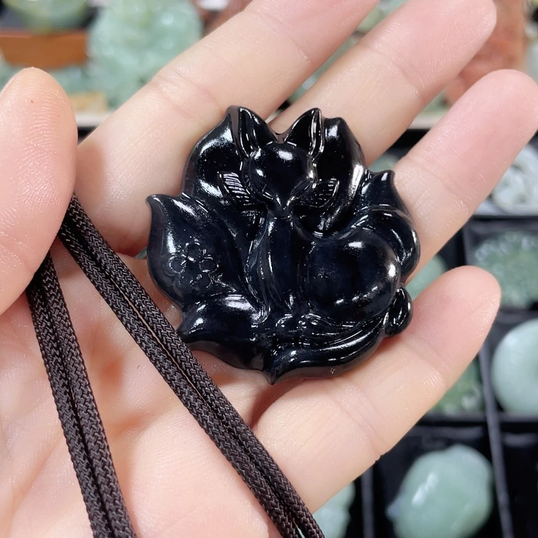 蛇纹石玉颈饰合金