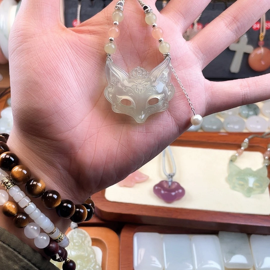 蛇纹石玉未镶嵌颈饰