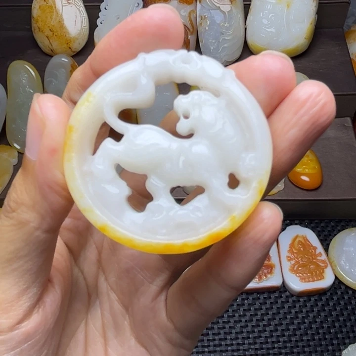 和田玉未镶嵌颈饰