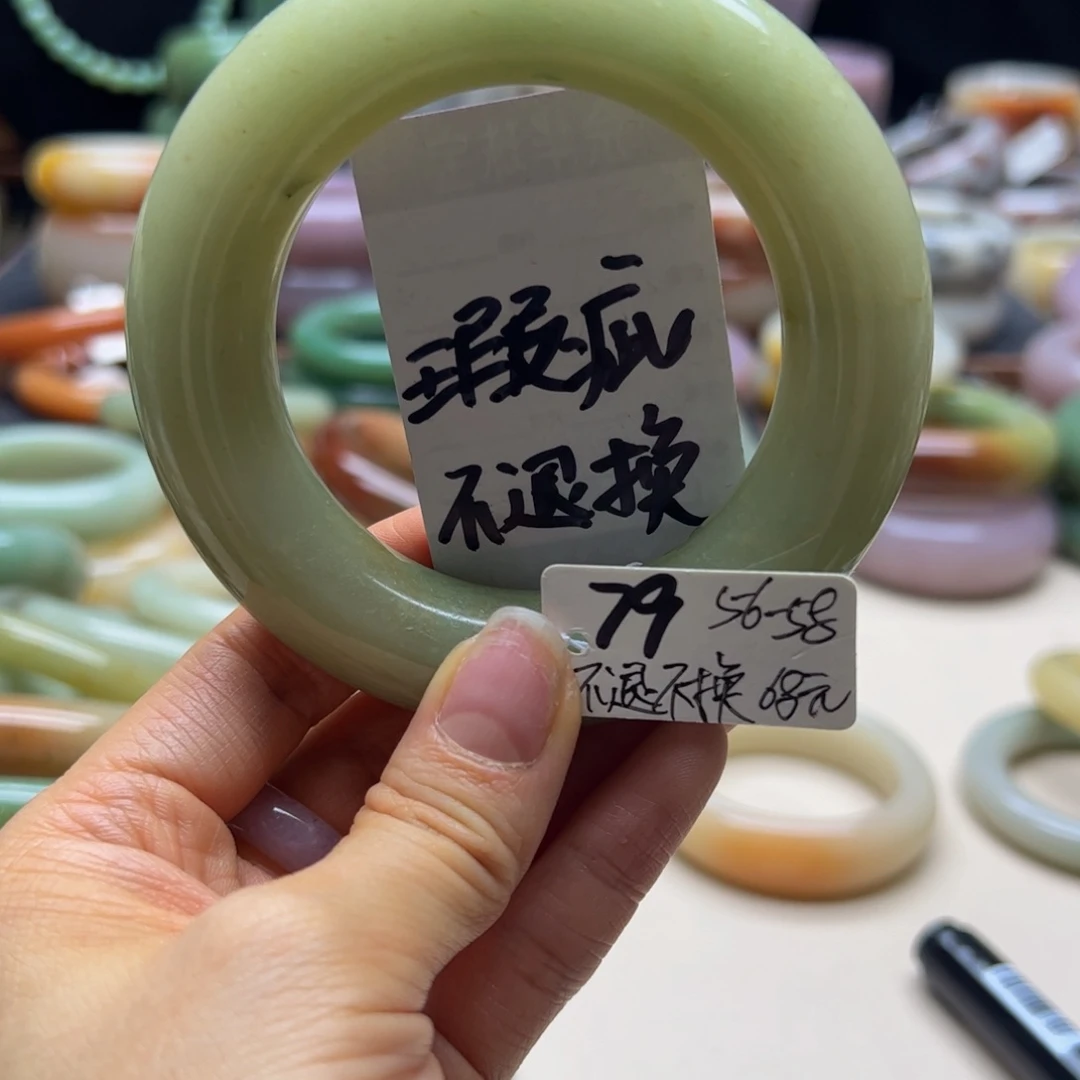 未镶嵌手镯石英岩玉