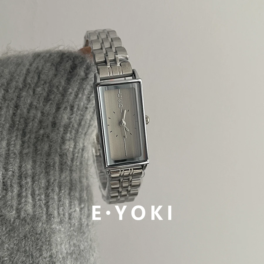 一柚七2025新款银灰杨树林钢带小表盘女士小众轻奢女款石英手表女