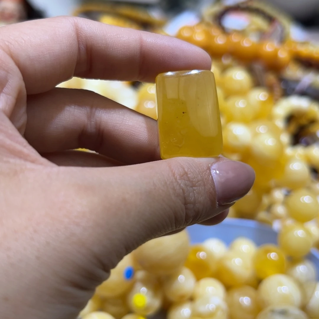 琥珀珠宝奇石未镶嵌