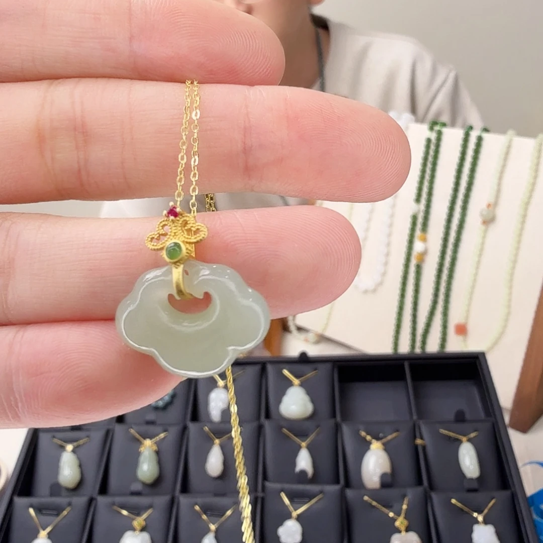 和田玉未镶嵌颈饰