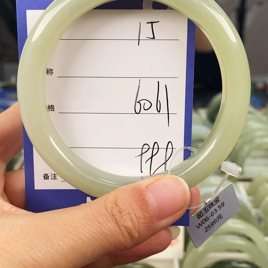 和田玉未镶嵌手镯微色差15