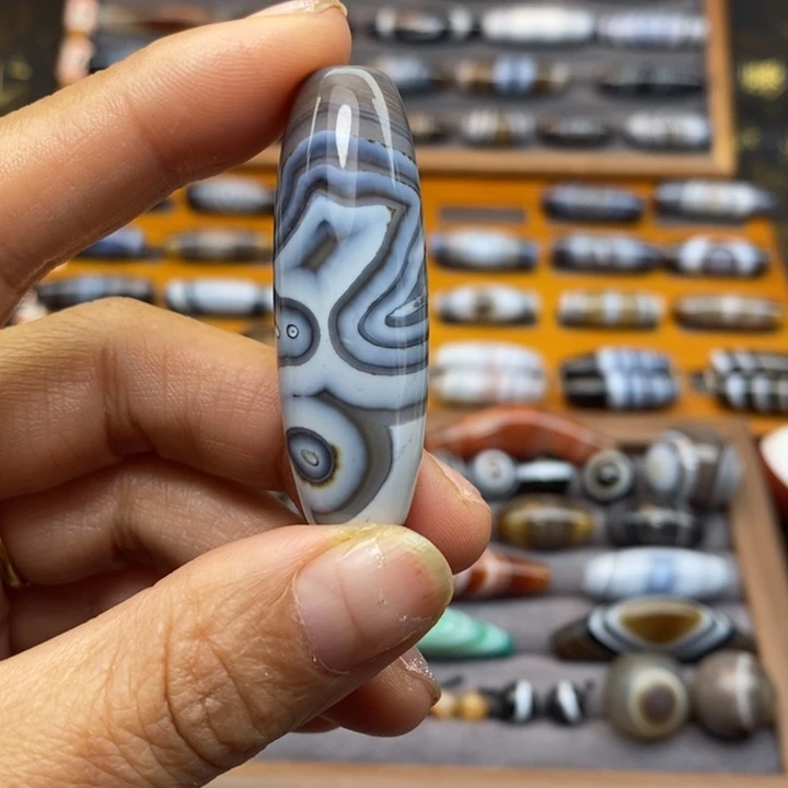 玛瑙/玉髓颈饰未镶嵌孤**者