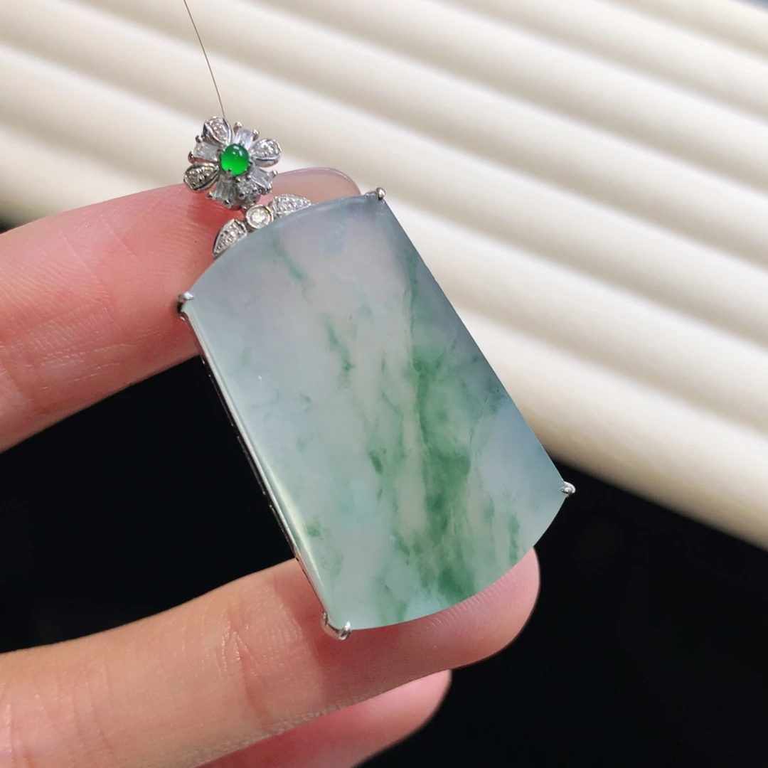 翡翠颈饰18K金镶嵌无事牌