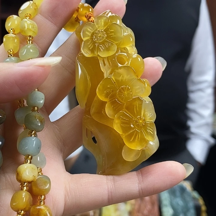 蛇纹石玉未镶嵌颈饰