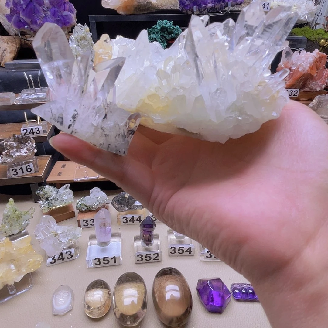 金***櫃石材白水晶簇