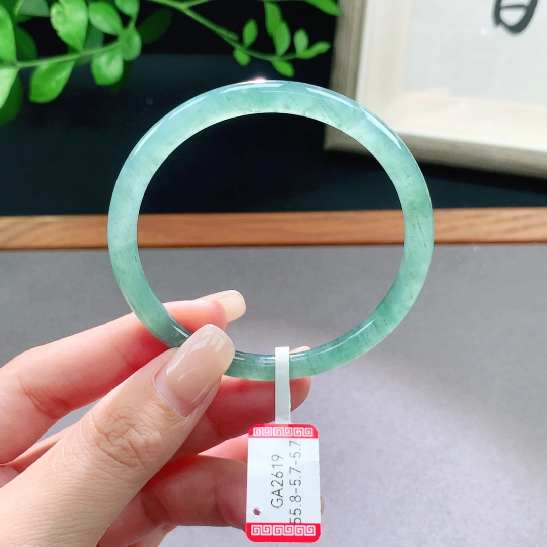 翡翠手镯未镶嵌天然翡翠