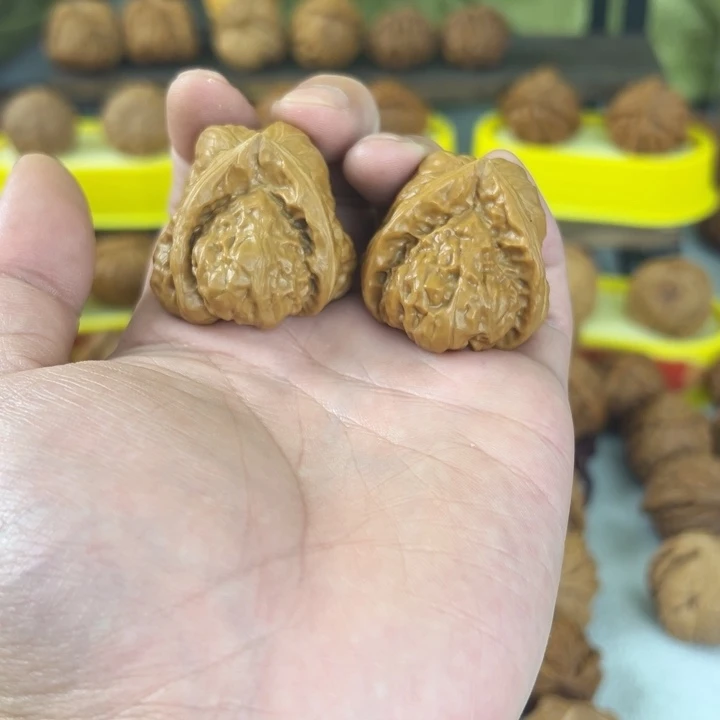 文玩核桃吊坠38尺蛤蟆头佛肚 尖又一点点修