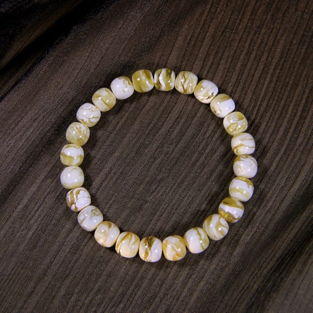 蜜蜡漆白手串尺寸8.5MM重8.91克