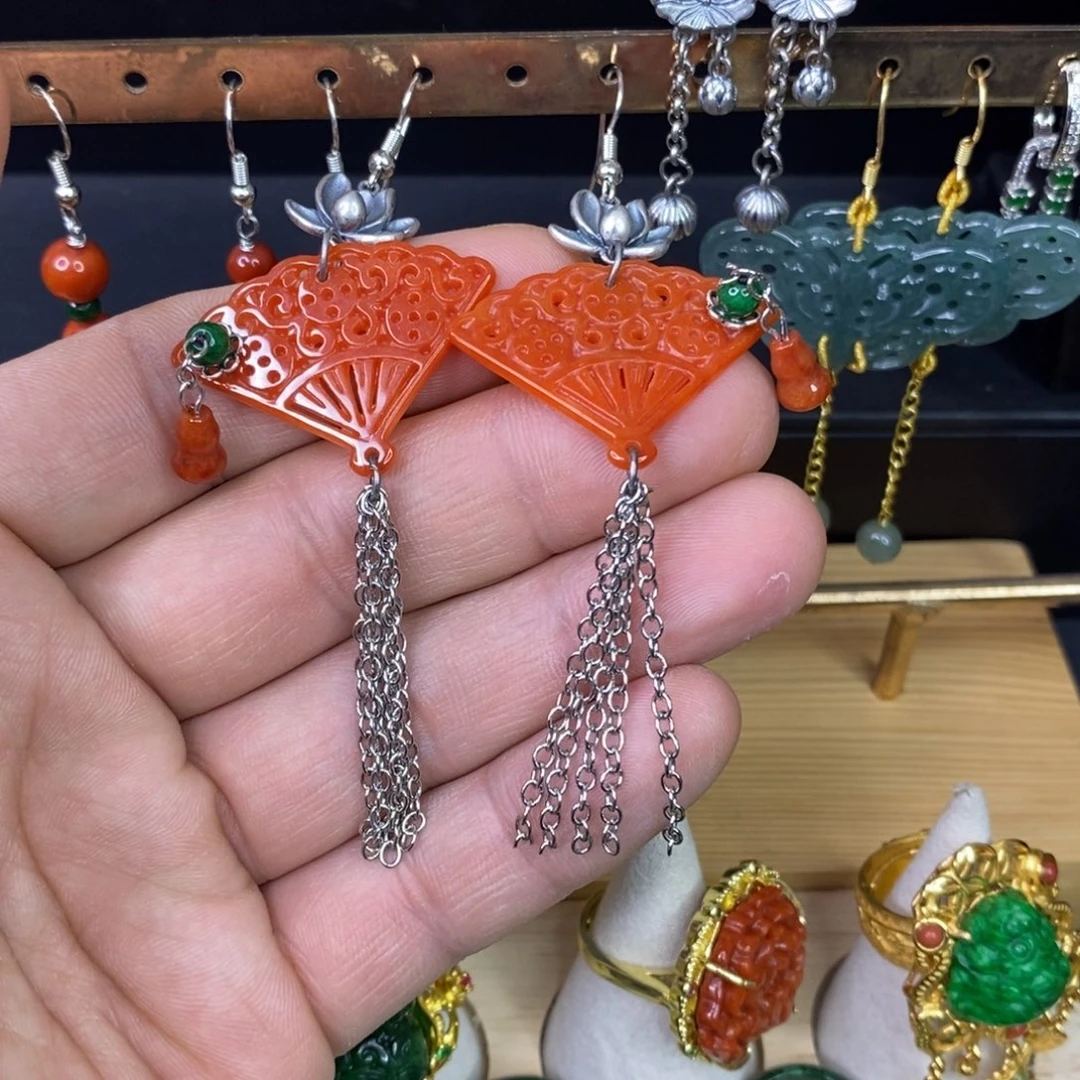 颈饰未镶嵌翡翠耳饰