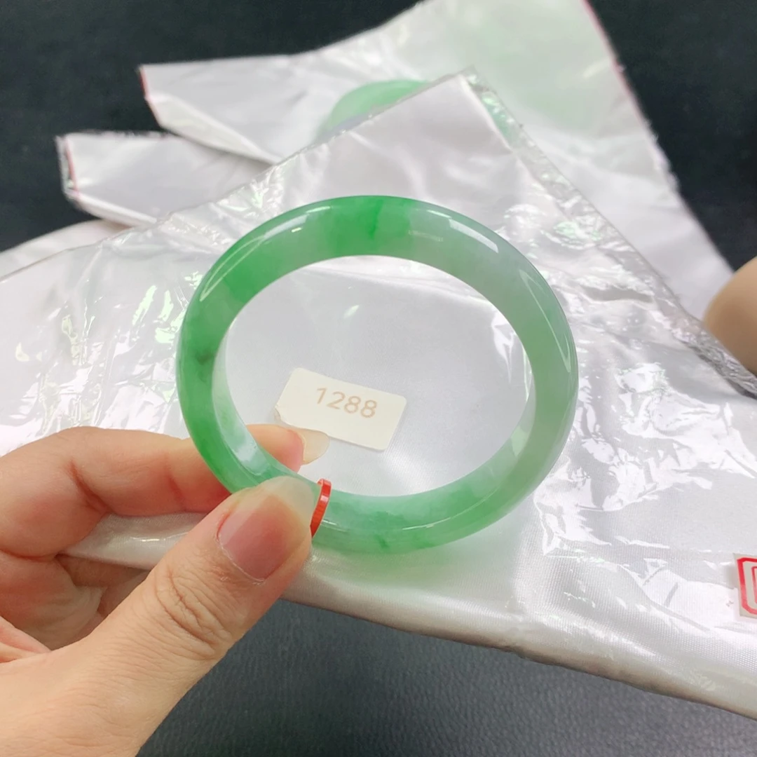 翡翠未镶嵌手镯03