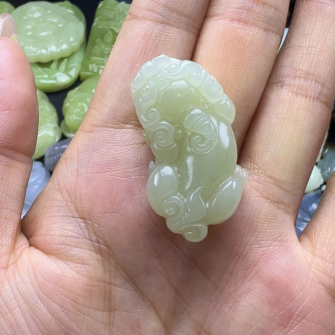 和田玉未镶嵌颈饰
