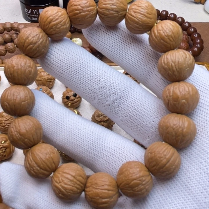 猴头核桃手串凤羽