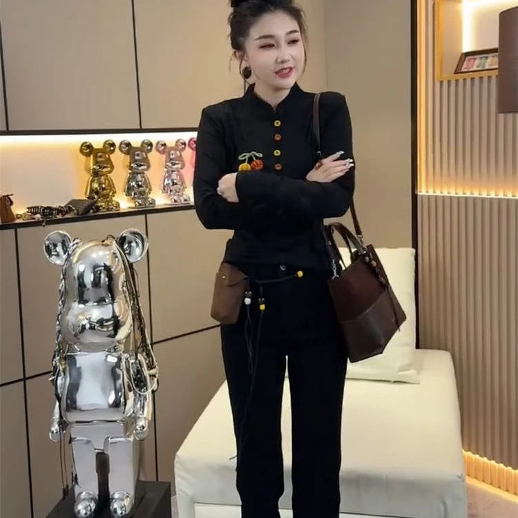 高品时尚百搭新中式立领上衣女25秋新款减龄显瘦彩扣设计T恤小衫