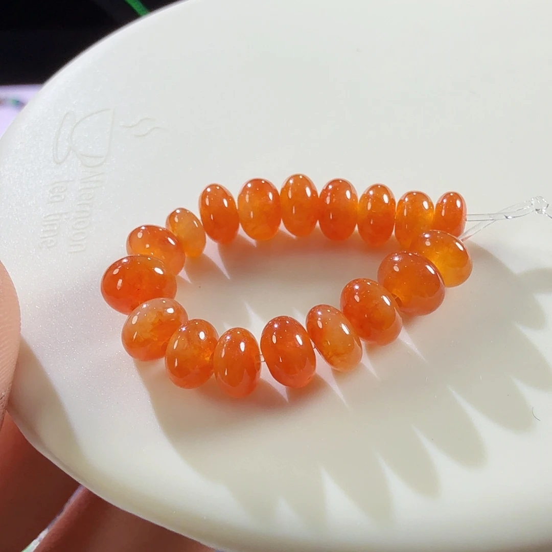 翡翠未镶嵌颈饰锦鲤色