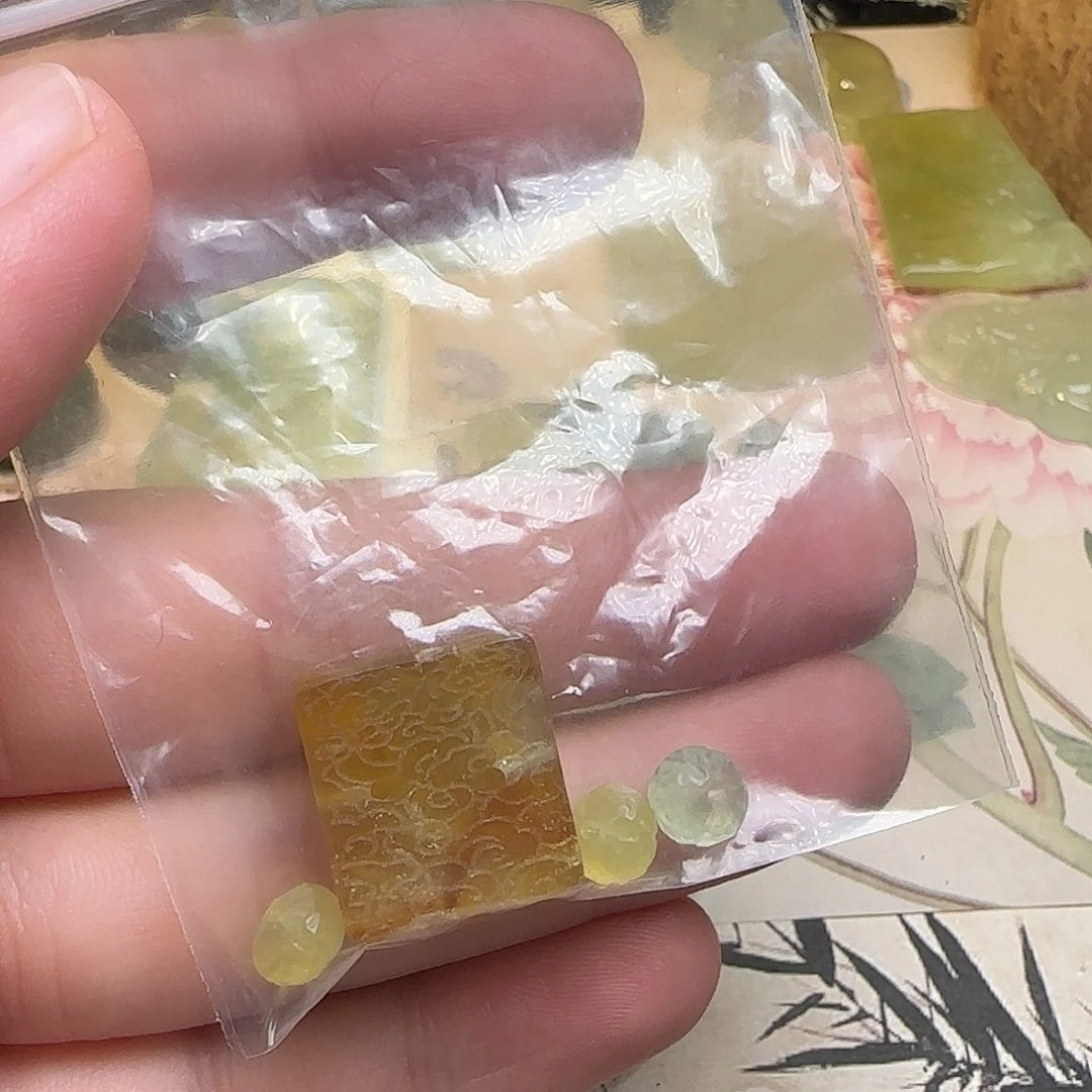 祭***郎未镶嵌蛇纹石玉颈饰