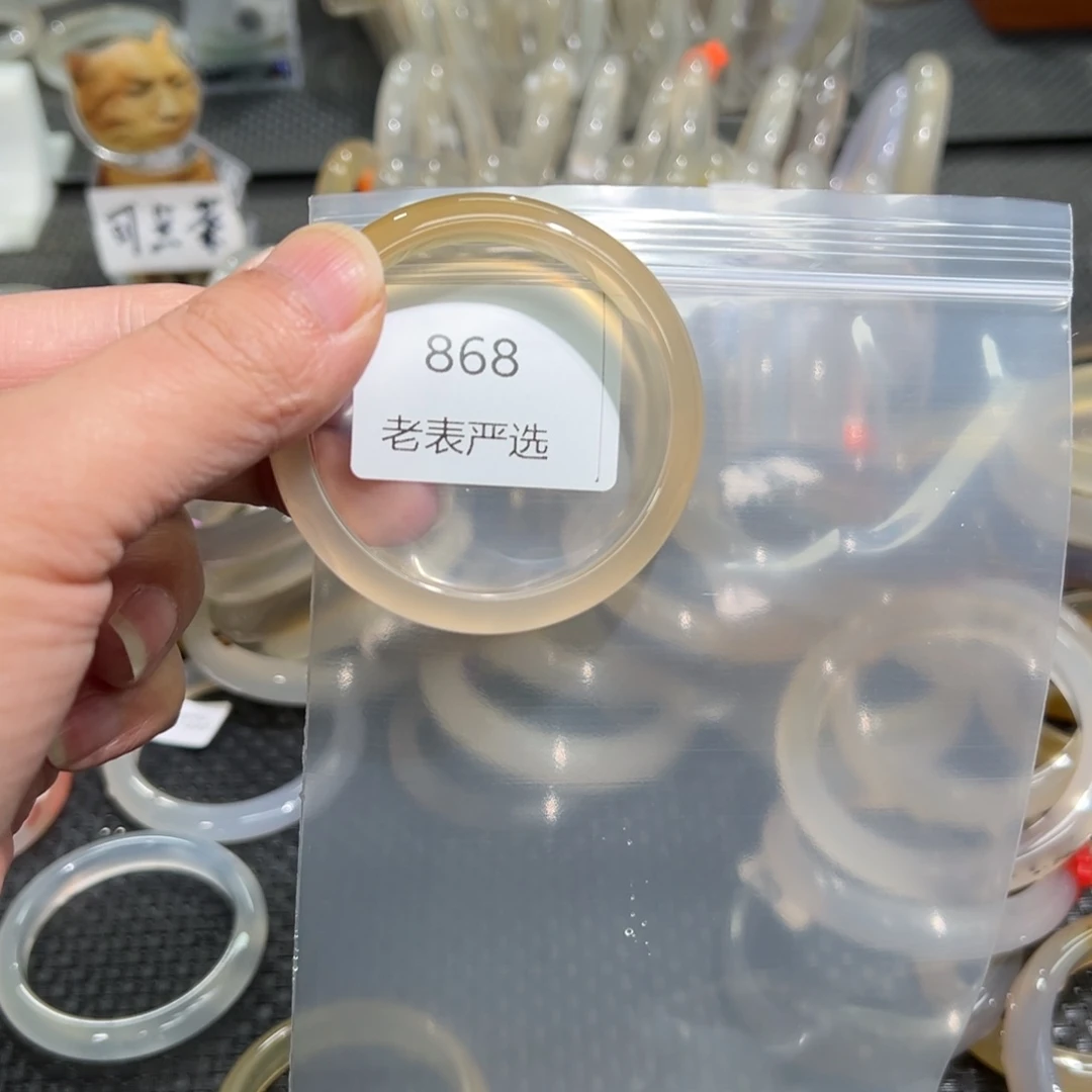 玛瑙/玉髓手镯未镶嵌小****?52有个小点