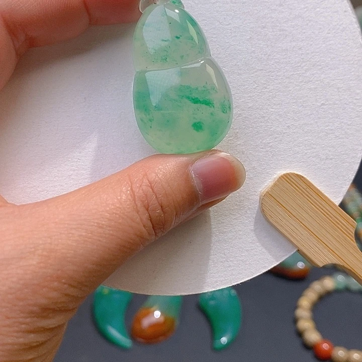 石英质玉挂件未镶嵌