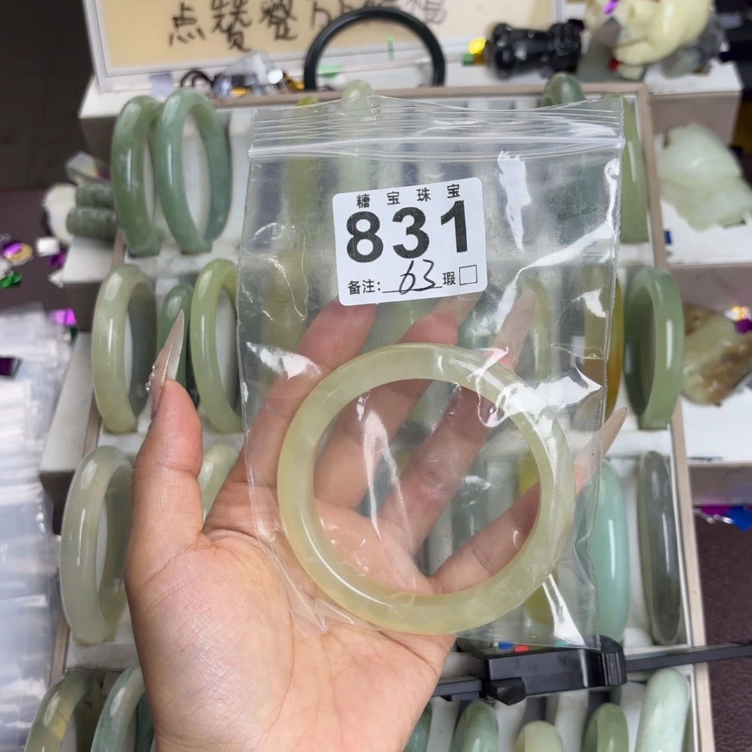 未镶嵌蛇纹石玉手镯鶴*