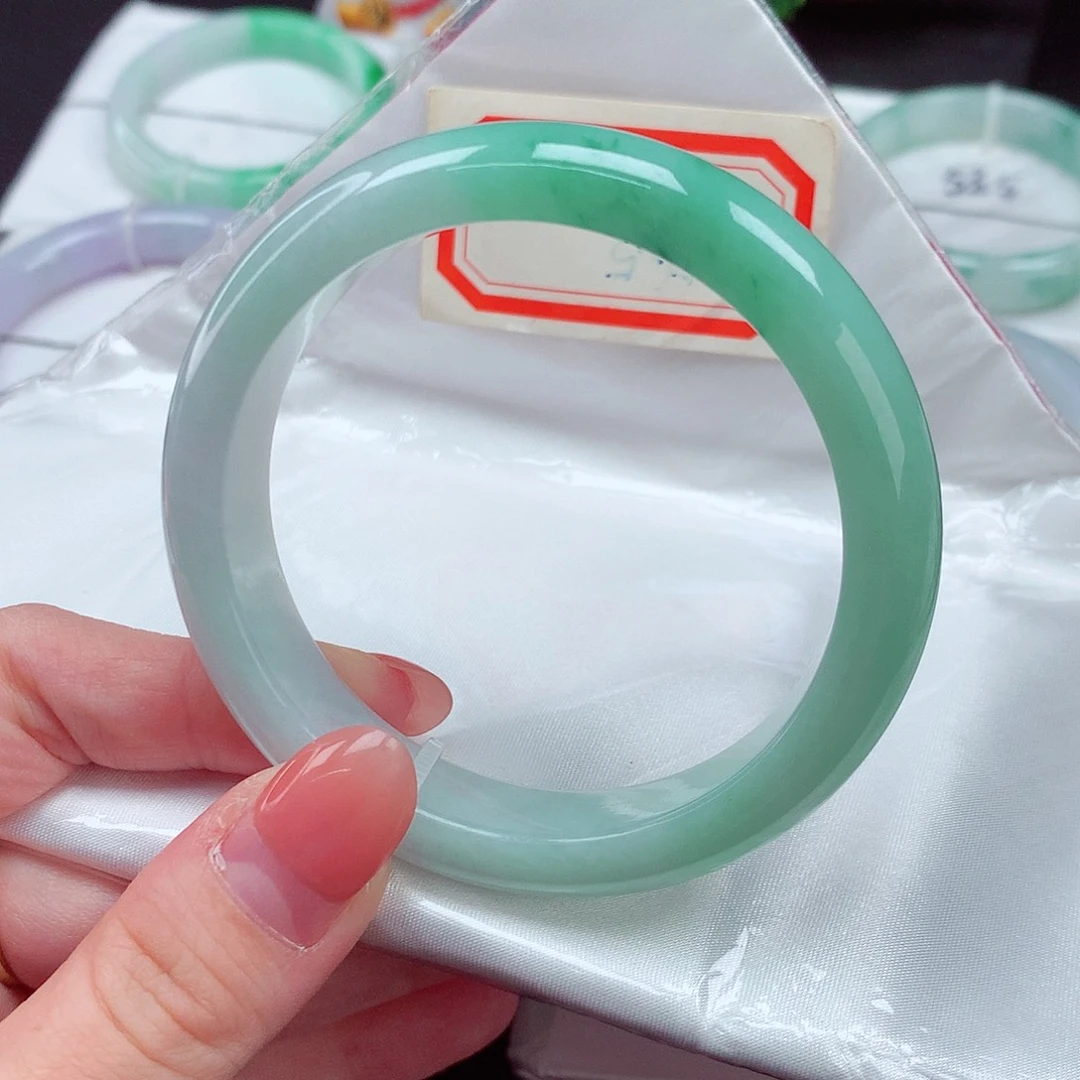 未镶嵌手镯翡翠现***克翡翠