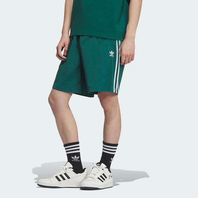 Adidas阿迪达斯男子WOVEN SHORTS运动短裤KC0155