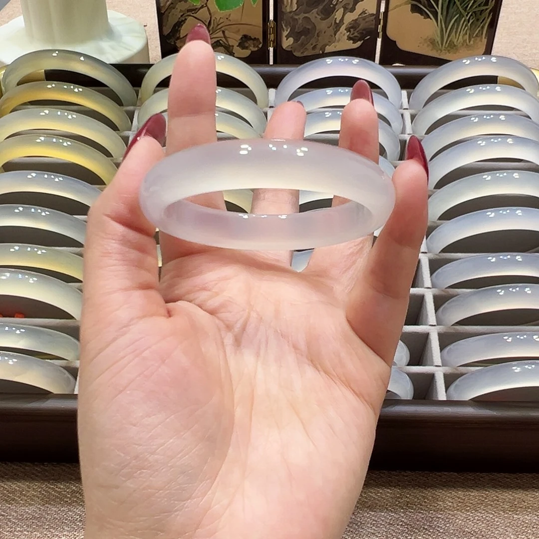 敢***敢玛瑙/玉髓未镶嵌手镯