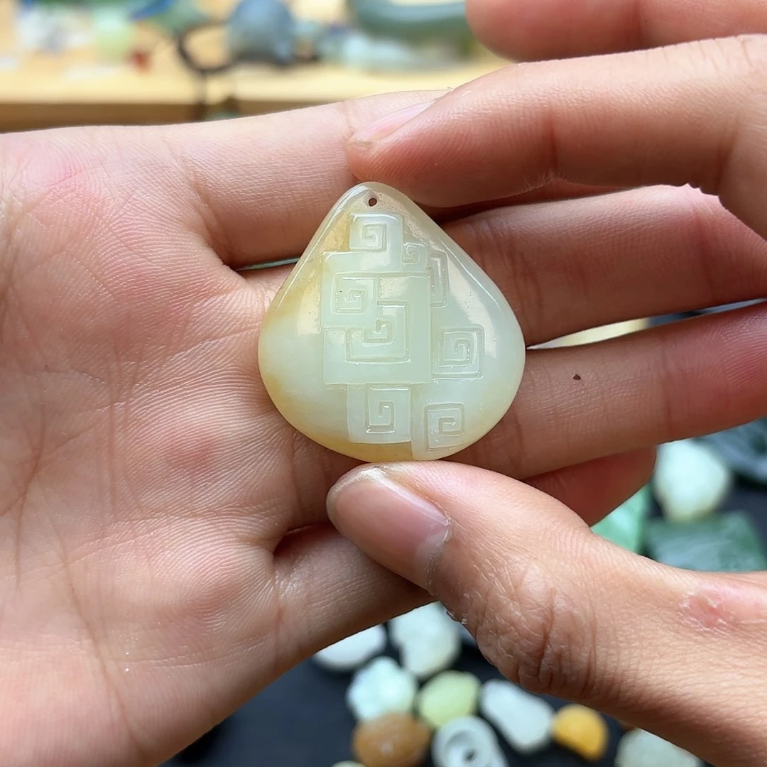和田玉颈饰未镶嵌