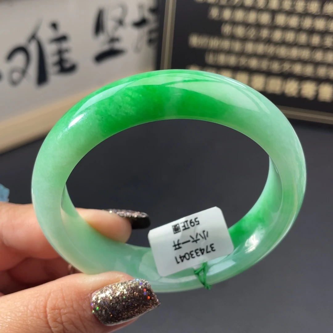 翡翠未镶嵌手镯正阳绿宽版手镯，小六一开现询