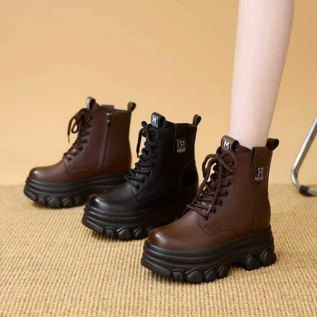 2025年秋冬爆款隐形增高8CM英伦风短筒复古好穿不累脚休闲马丁靴