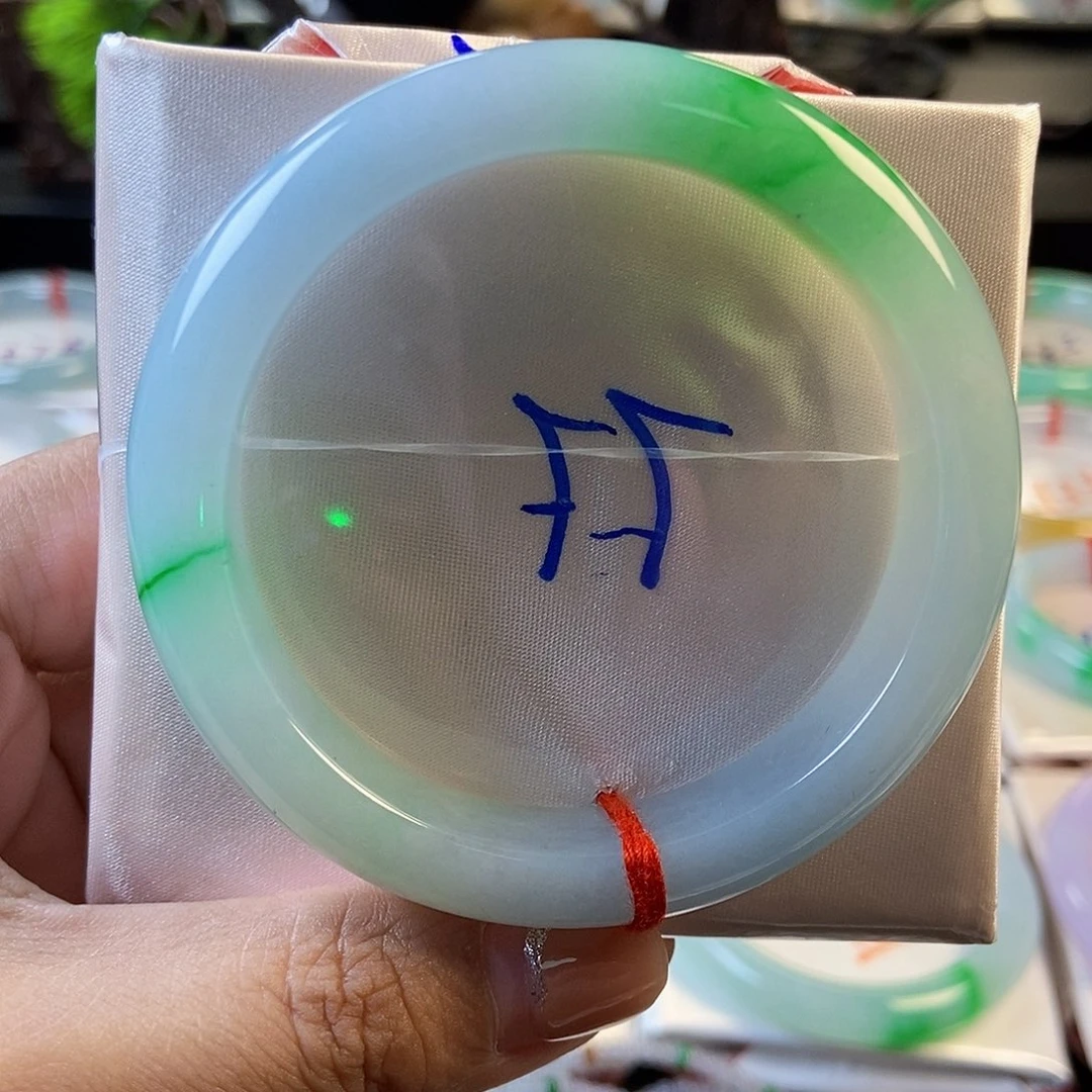 翡翠未镶嵌手镯8白底青