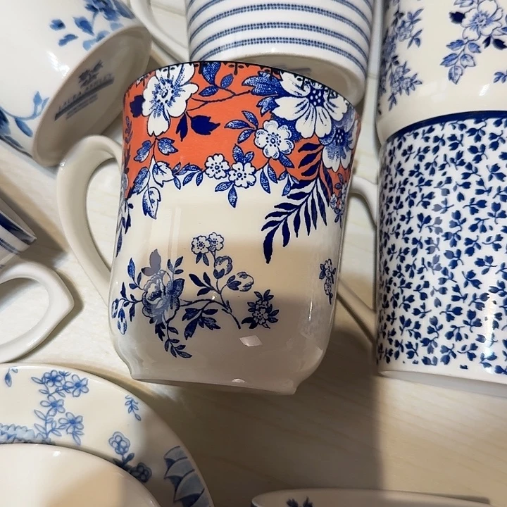 微瑕红色花马克杯