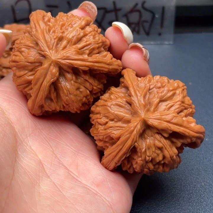 @***洋文玩核桃吊坠白狮子