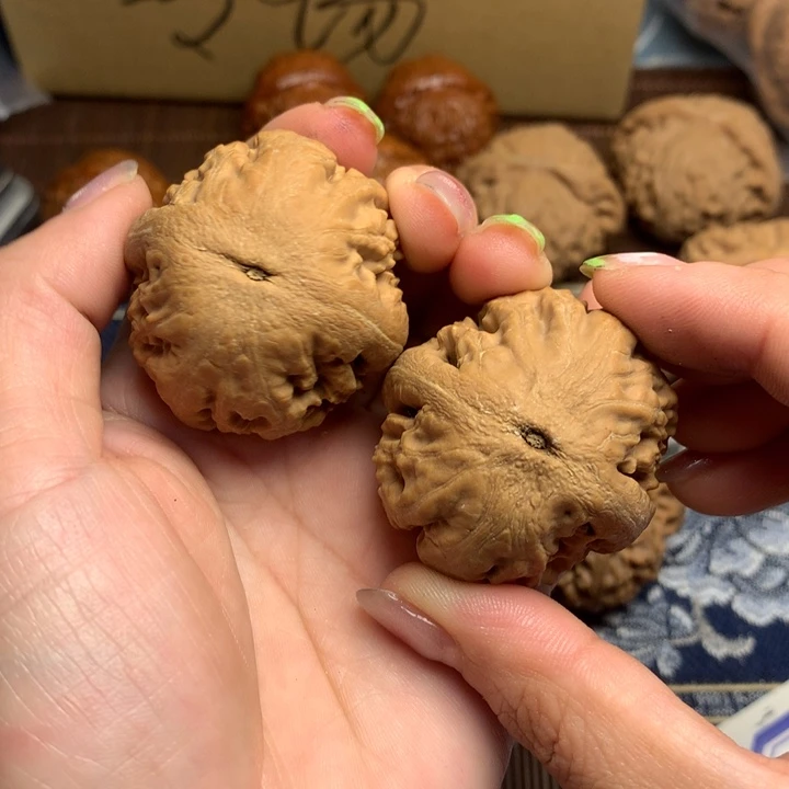 吊坠文玩核桃从***山霸王龙