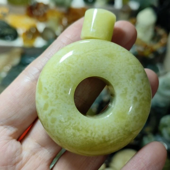 岫玉未镶嵌平安扣