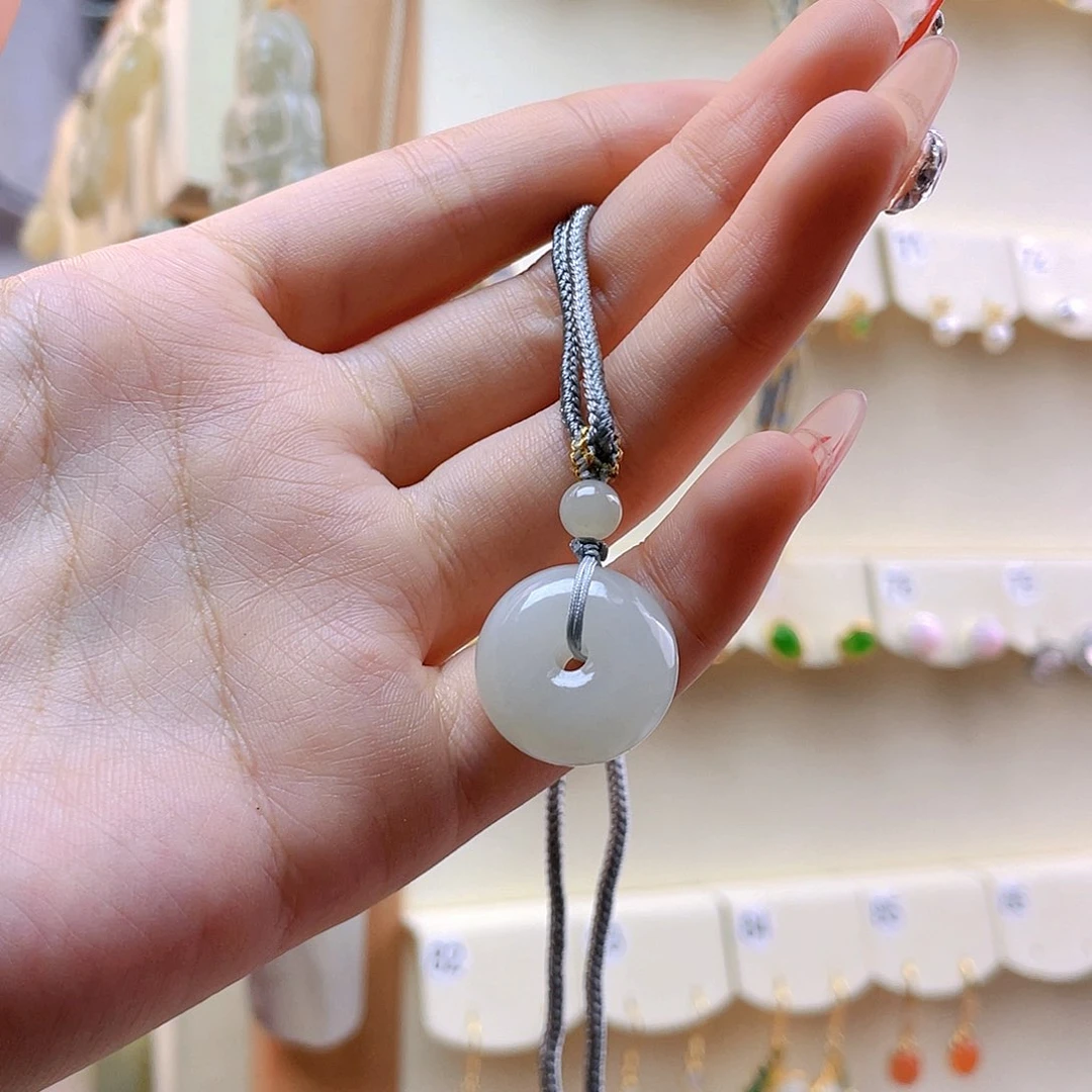 和田玉吊坠(赠链)未镶嵌诶****！