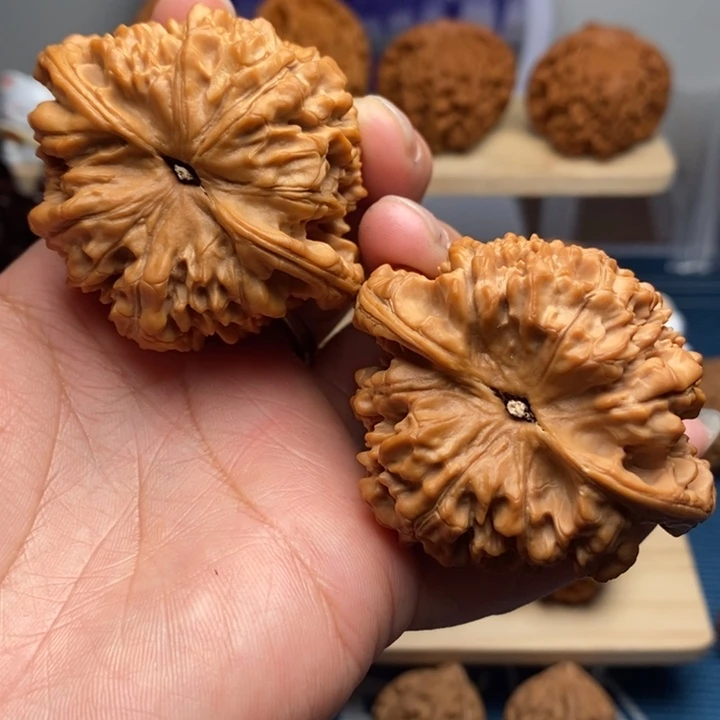 文玩核桃吊坠麒麟纹官帽