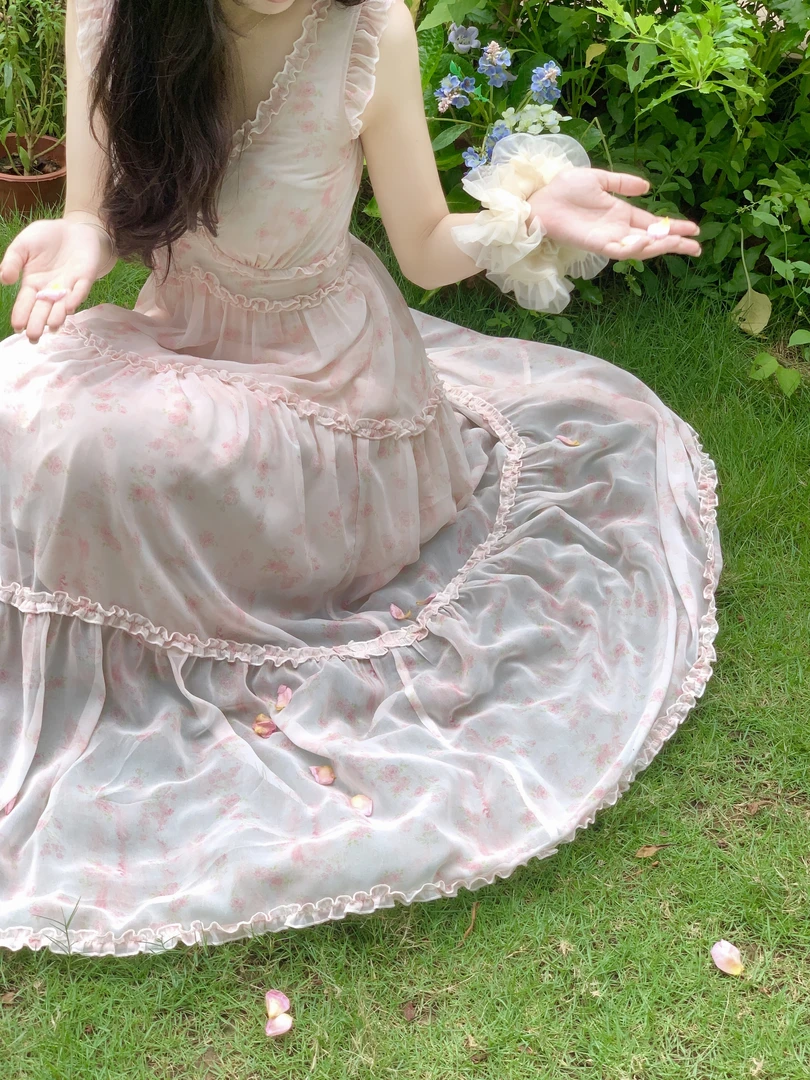 白水女【夏季清仓款】法式梦露V领无袖连衣裙女木耳边长裙B50551274