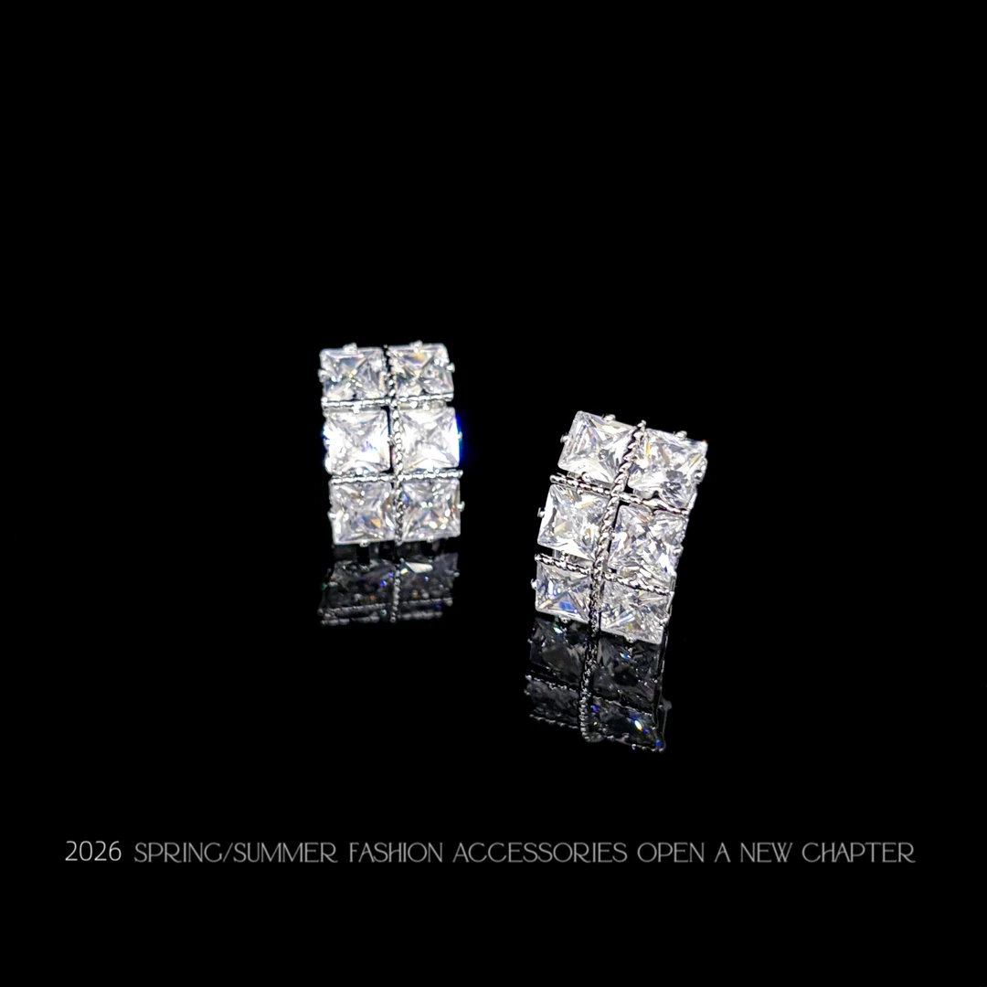 铜合金耳饰 镀白金 2026款G2209【碎光方笺】BOBAOLI 耳钉