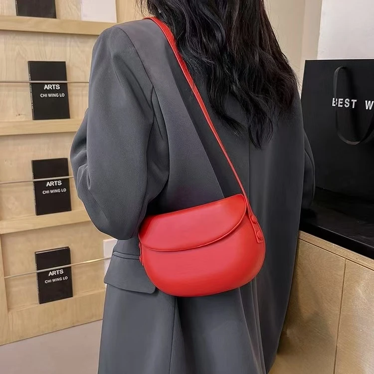 2025夏季韩版复古马鞍包红色ins斜挎小包包女百搭简约手机包
