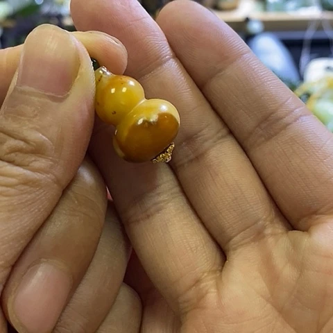 岫玉未镶嵌颈饰挂件
