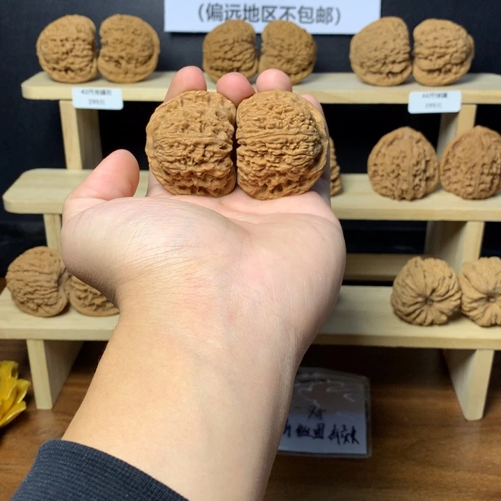 龙***月文玩核桃吊坠南疆