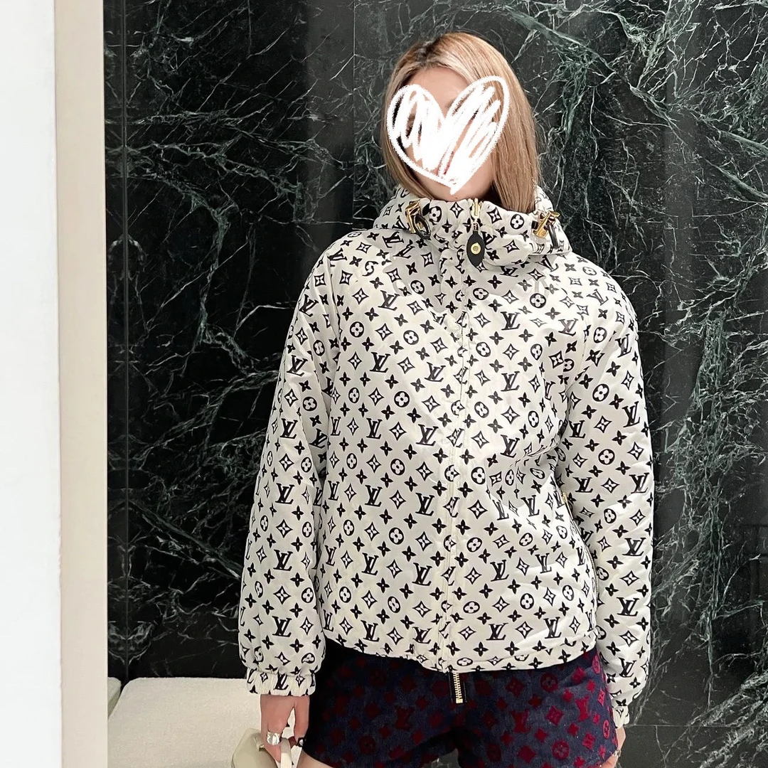 99新 LouisVuitton/路易威登  新款白色老花满印双面棉服 40码