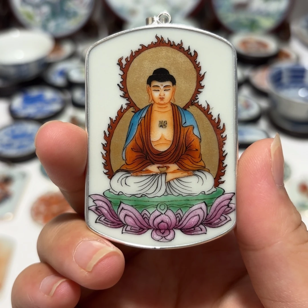 莒***于瓷片精品挂件一个