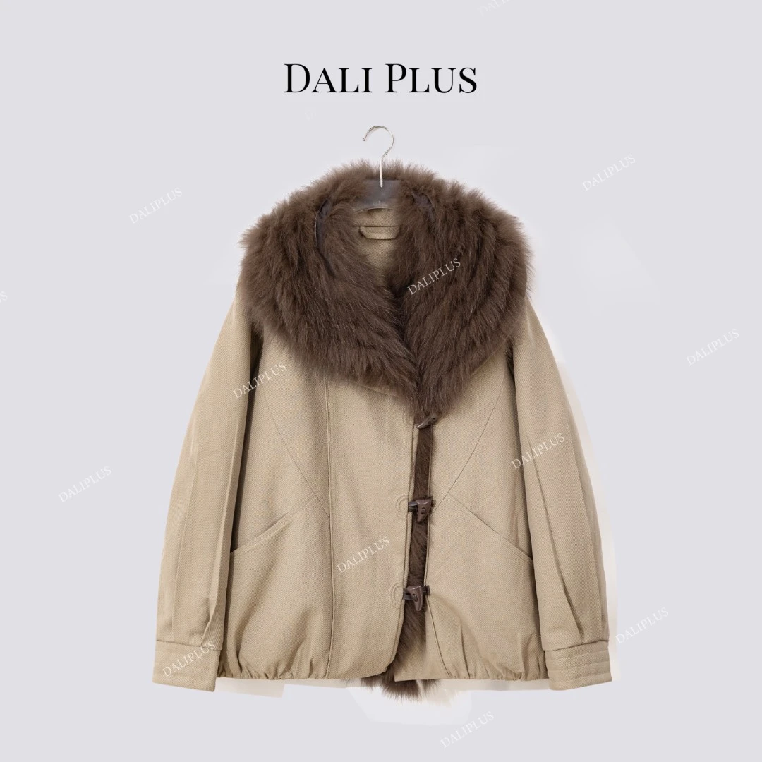 DALI PLUS狐狸毛派克90白鹅绒服”牛角扣保暖外套轻装滑-D5CH5403