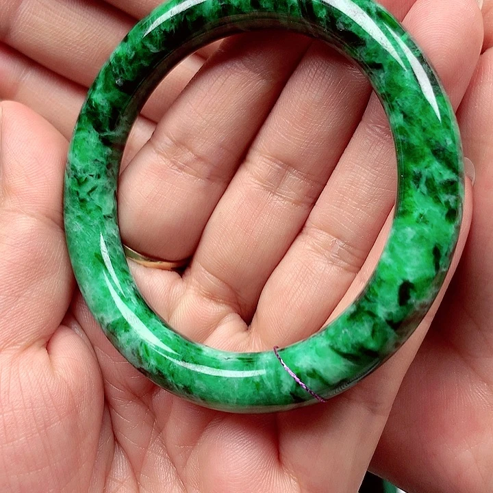 翡翠手镯未镶嵌翡翠手镯