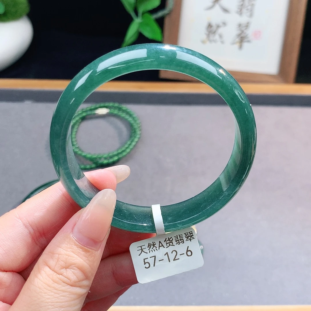 翡翠手镯（圆镯）未镶嵌